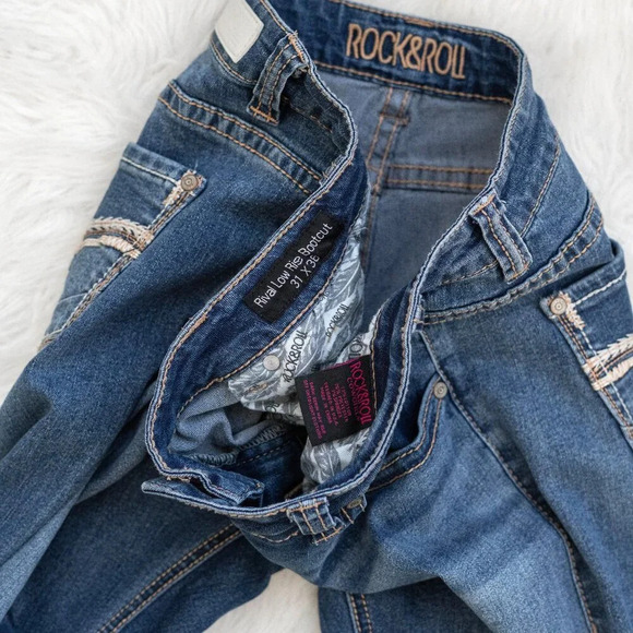 ROCK & ROLL COWGIRL JEANS RIVAL LOW RISE BOOTCUT SZ W31 L34 - Picture 5 of 9